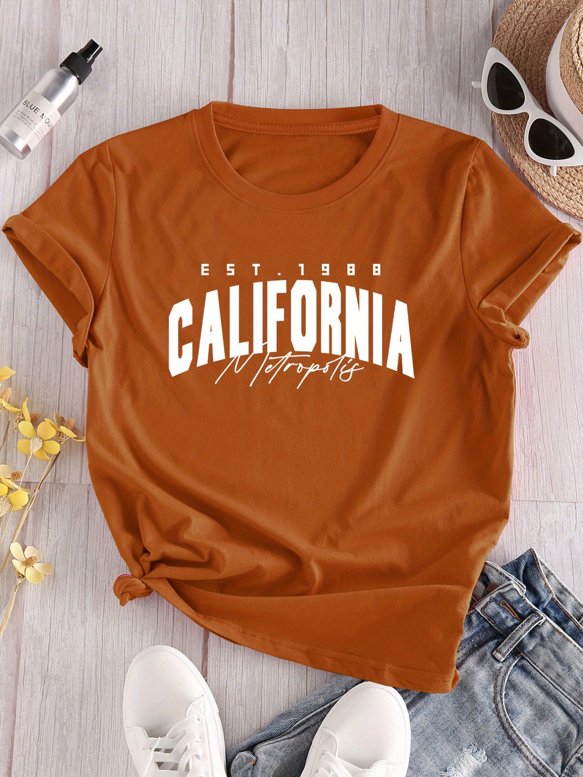 California 1988 Women's Vintage Graphic T-Shirt - Maroon Short Sleeve Round Neck Casual Top with EST.1988 California Print, Slightly Elastic Comfort Fit for Spring Summer Fall, Spring Summer Apparel, Soft Fabric Tee