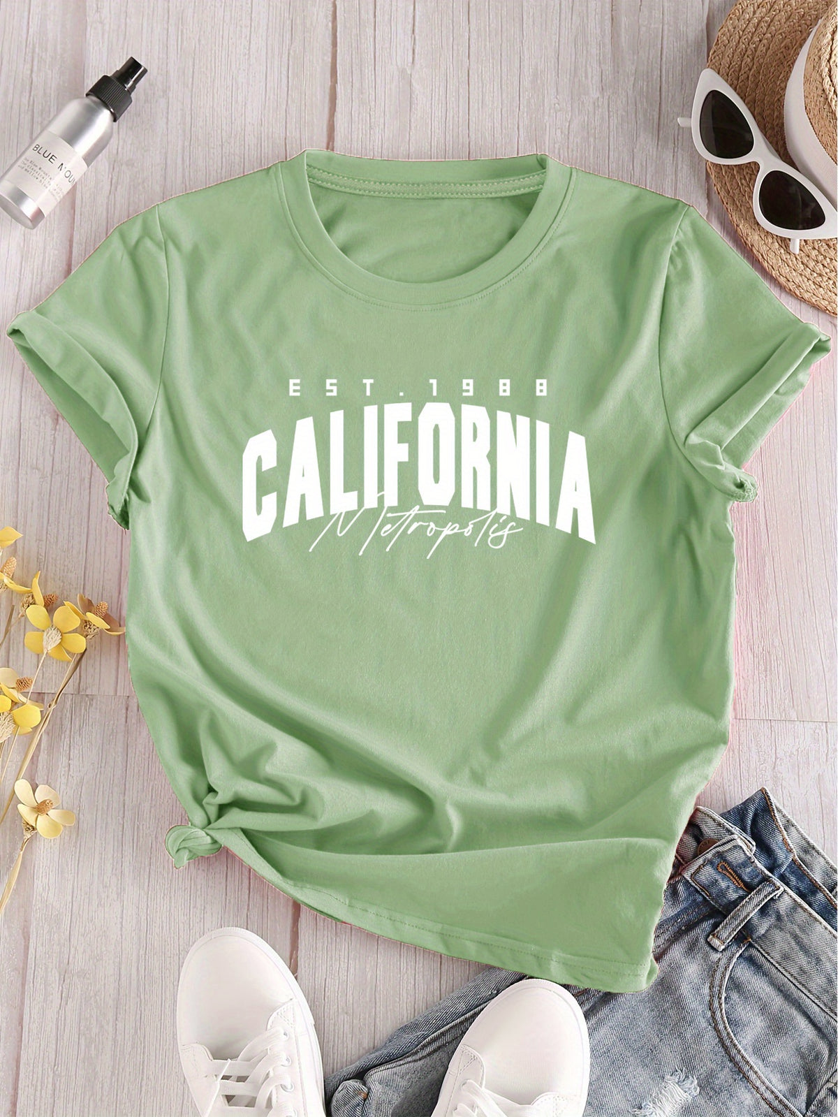 California 1988 Women's Vintage Graphic T-Shirt - Maroon Short Sleeve Round Neck Casual Top with EST.1988 California Print, Slightly Elastic Comfort Fit for Spring Summer Fall, Spring Summer Apparel, Soft Fabric Tee