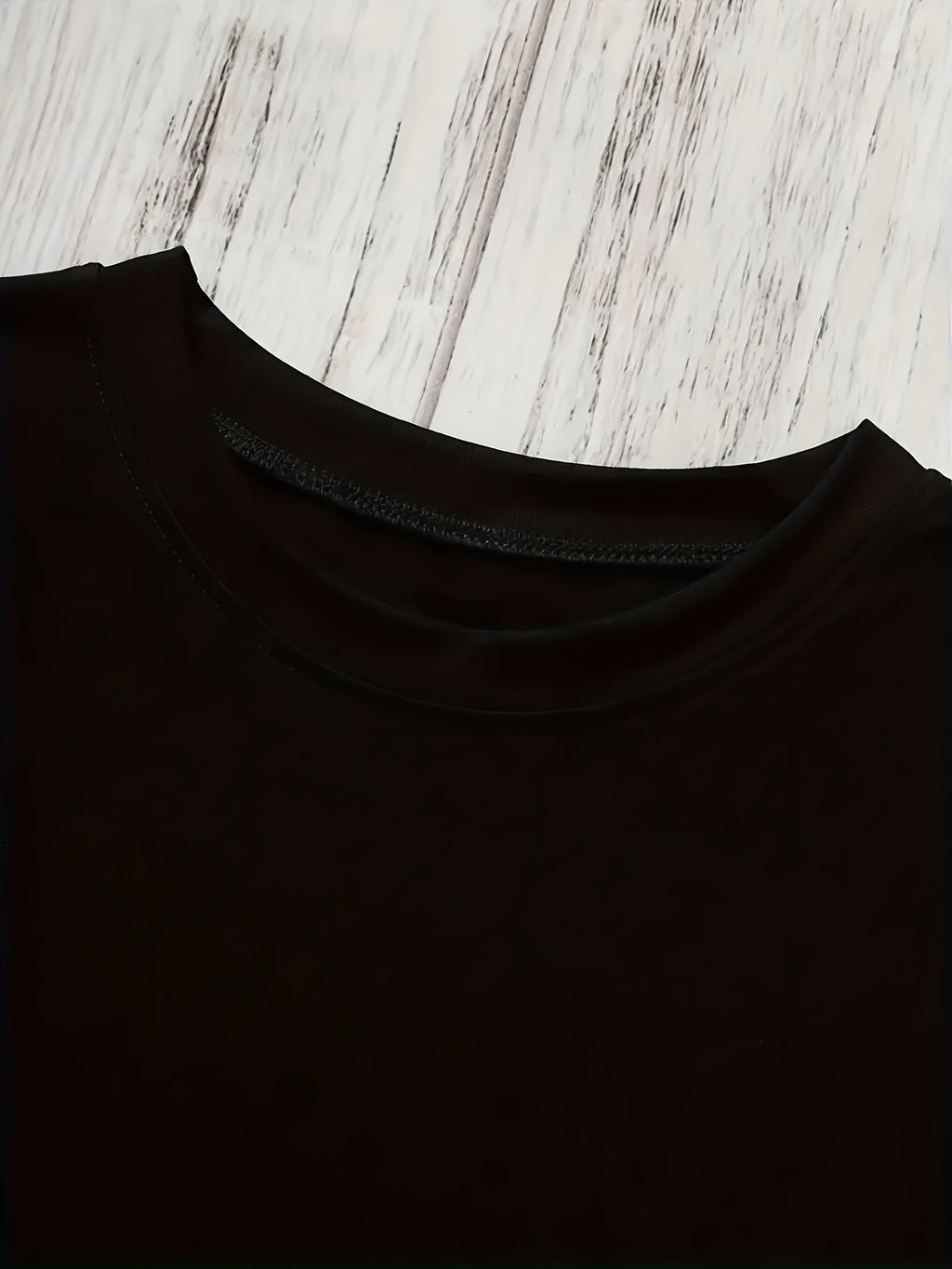 A Versatile Soft Short-Sleeve T-Shirt for Women Featuring a Retro 1987 Letter Graphic Print, Perfect for Summer Wear. This Printed T-Shirt Is Suitable for Spring And Summer, Machine Washable, Made of 95% And 5% Fabric, with a Regular Length