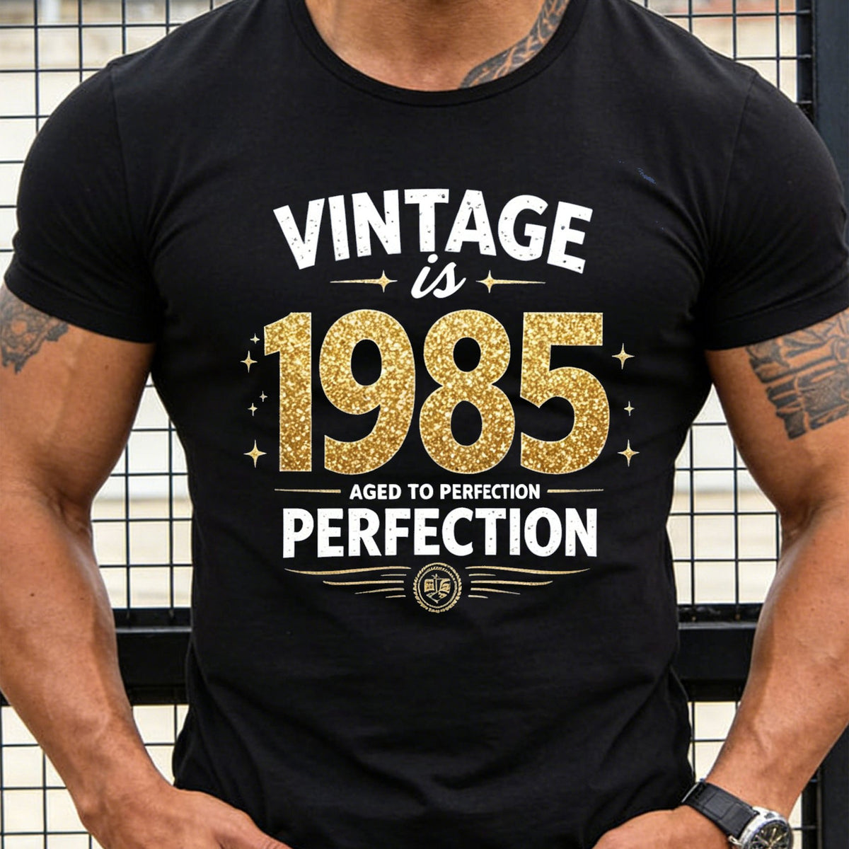 Men's 1985 Vintage T-Shirt with Golden Glitter Number Print - Retro Birth Year Crew Neck Short Sleeve Casual Top, Suitable for - Wear & Nostalgic Gift for 1985 Birth Year Celebration