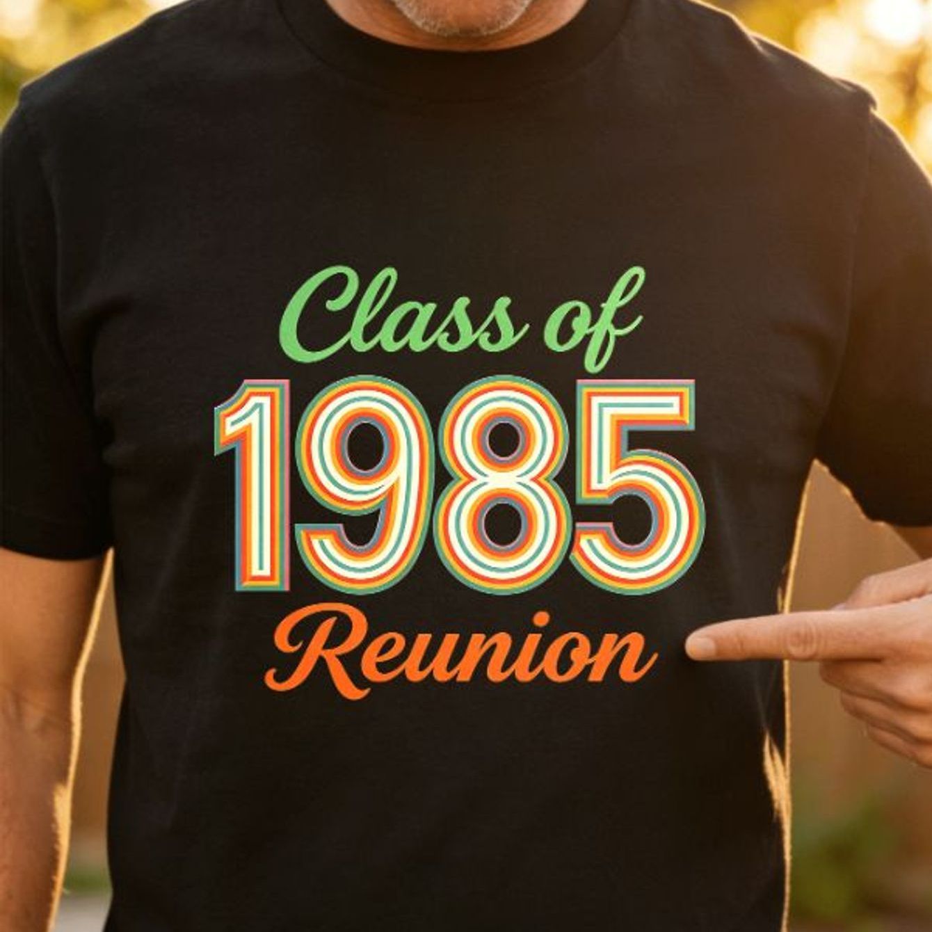 Class of 1985 Reunion T‑Shirt, Vintage Rainbow Concentric Number Graphic Tee, Retro 80s Vibe Throwback Squad Shirt, Men Casual Top for Alumni Meet‑up Celebration